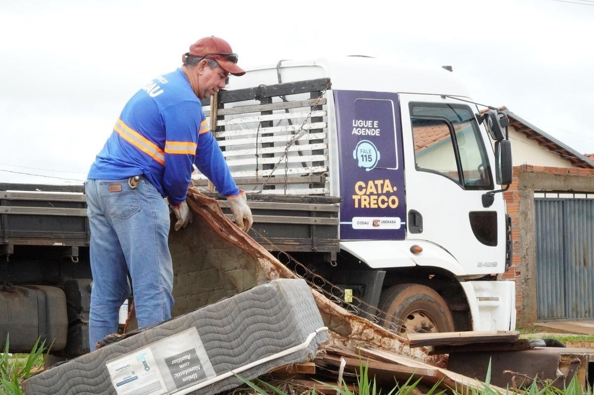 Agendamento do serviço de cata-treco estaria levando quase um mês para ser realizado após a solicitação (Foto/Divulgação)