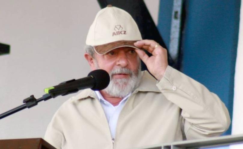 Presidente Lula com o boné da ABCZ na solenidade de abertura da Expozebu de 2007 em Uberaba. (Foto/Arquivo/Divulgação)