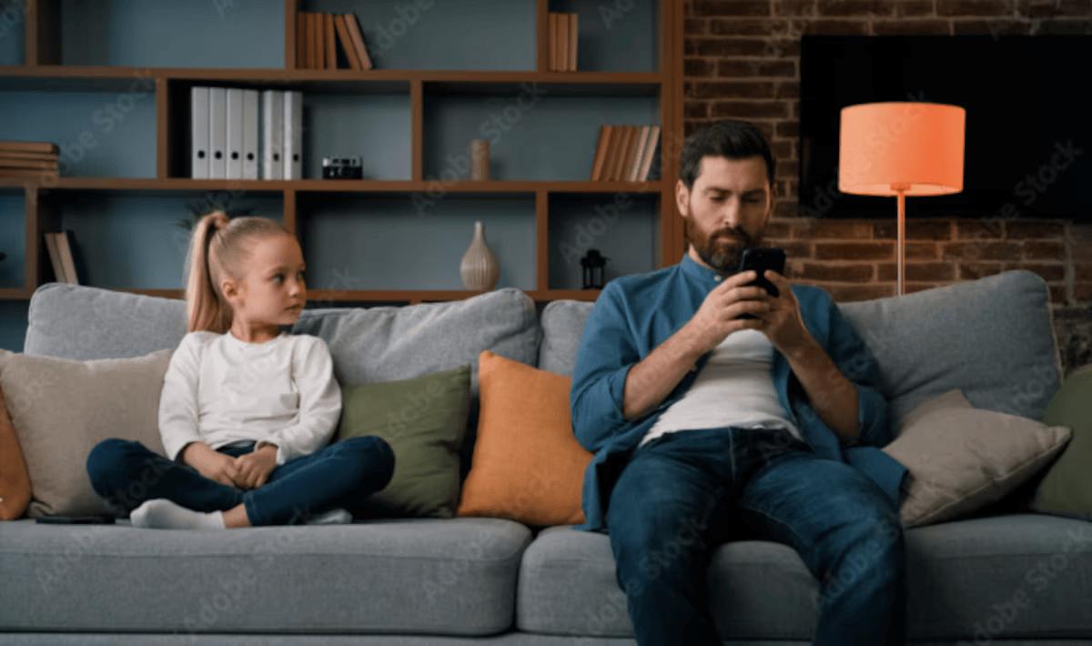 Estresse e falta de apoio para pais, mães e professores diminuem qualidade nas interações com as crianças (Foto/Divulgação)