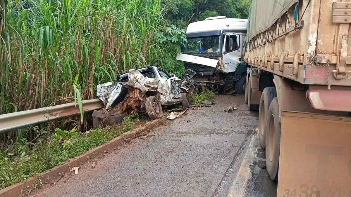 Apesar do impacto, a maioria dos envolvidos saiu ilesa. (Foto/Reprodução/PMR)