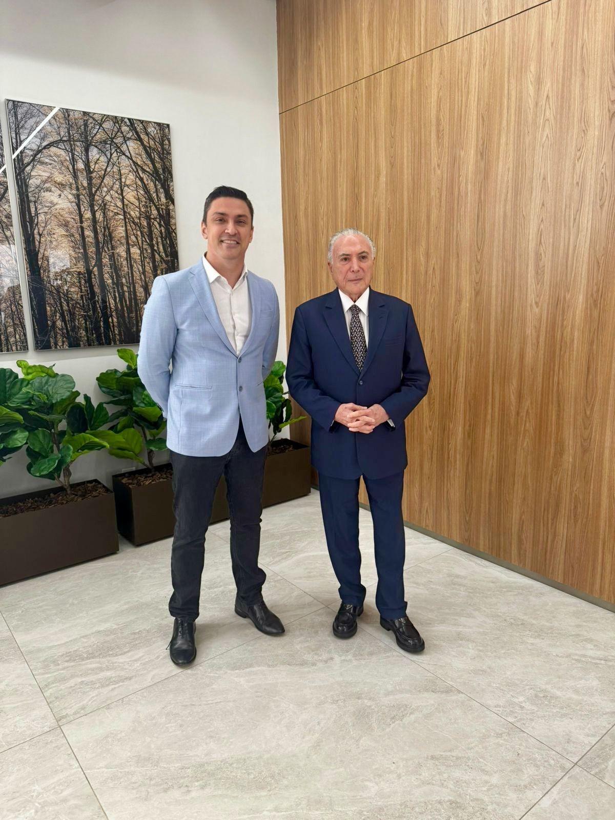 Tiago Fonseca com o ex-presidente da República, Michel Temer, durante evento na capital mineira. (Foto/Divulgação)
