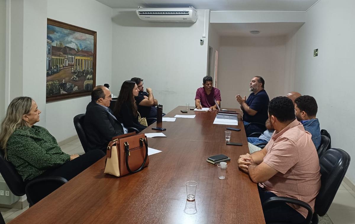 Reunião na manhã de ontem discutiu a postura da CEI mediante o ofício encaminhado pela Secretaria de Governo (Foto/Divulgação)