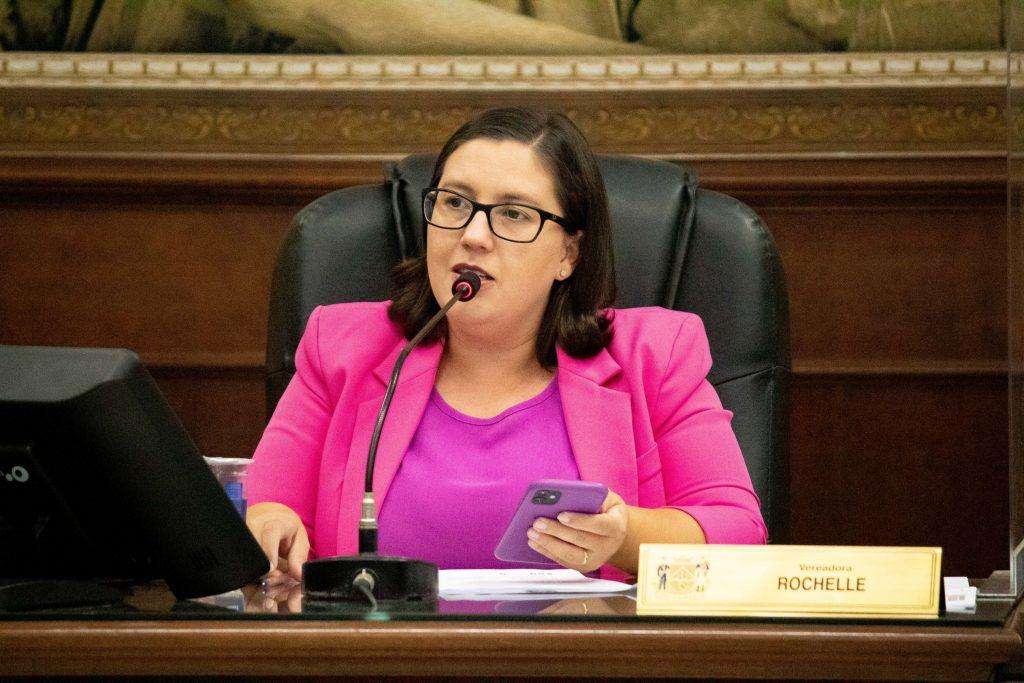 Vereadora Rochelle Gutierrez diz que nunca afirmou que iria filiar-se ao PSD, partido que a convidou, e não chegou a formalizar pedido de desfiliação ao PDT (Foto/Rodrigo Garcia/CMU)