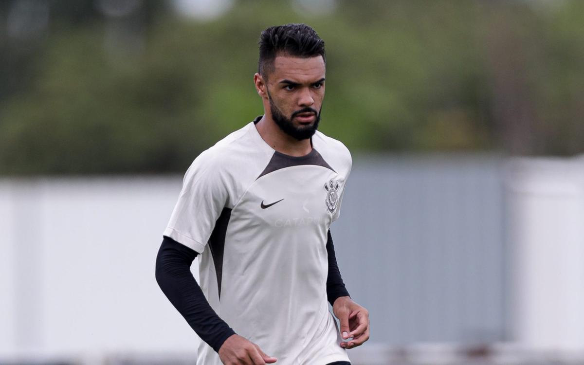 Alguns atletas foram abordados pela “Gaviões da Fiel”. Entre eles estavam Raniele (Foto), Charles, Vitinho e Kaio César (Foto/Rodrigo Coca)