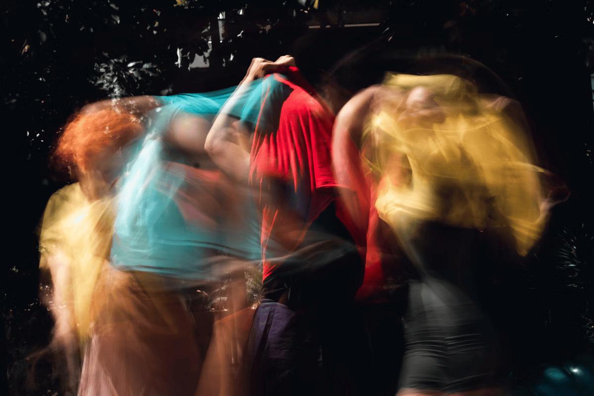 Projeto aprovado na Câmara garante direitos como a proibição de cessão de direitos autorais e conexos obtidos com a prestação de serviços (Foto/Reprodução/Redes Sociais)