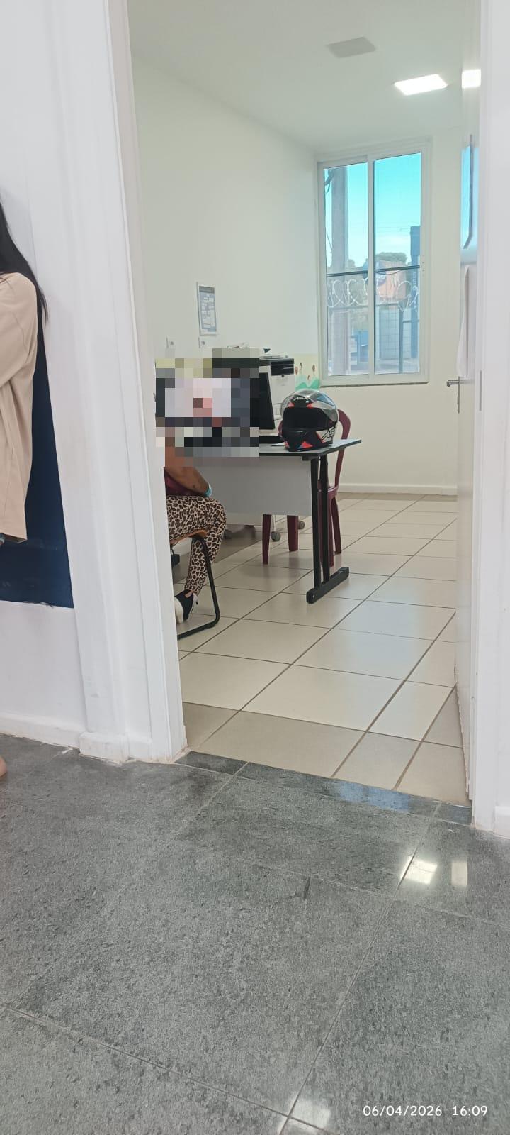 Segundo relato, a mulher tinha sintomas de intoxicação alimentar e recebeu orientação de uso de azitromicina (Foto/Reprodução)