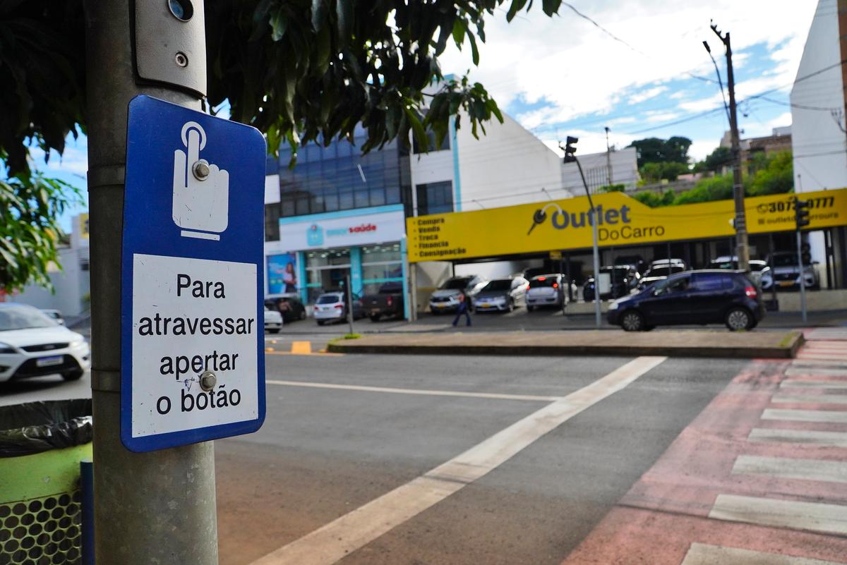 Botoeira visa aumentar a segurança dos pedestres (Foto/Lílian Veronezi/PMU)