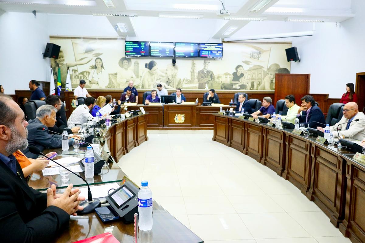 Pela terceira vez, o projeto que autoriza o repasse de R$26 milhões para o transporte coletivo voltou à pauta e finalmente foi aprovado pelos vereadores (Foto/Rodrigo Garcia/CMU)