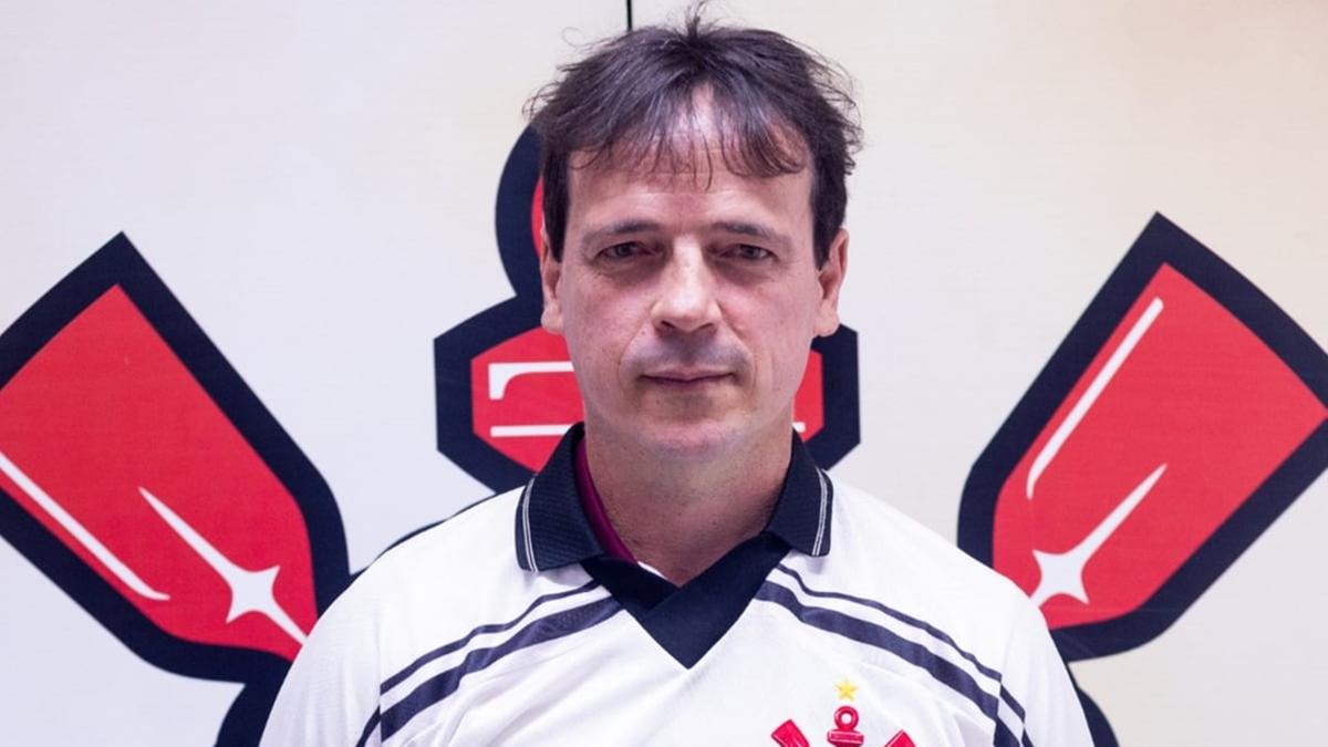 Fernando Diniz inicia trabalho pressionado e tenta encerrar sequência negativa da equipe alvinegra (Foto/Rodrigo Coca/Ag. Corinthians)