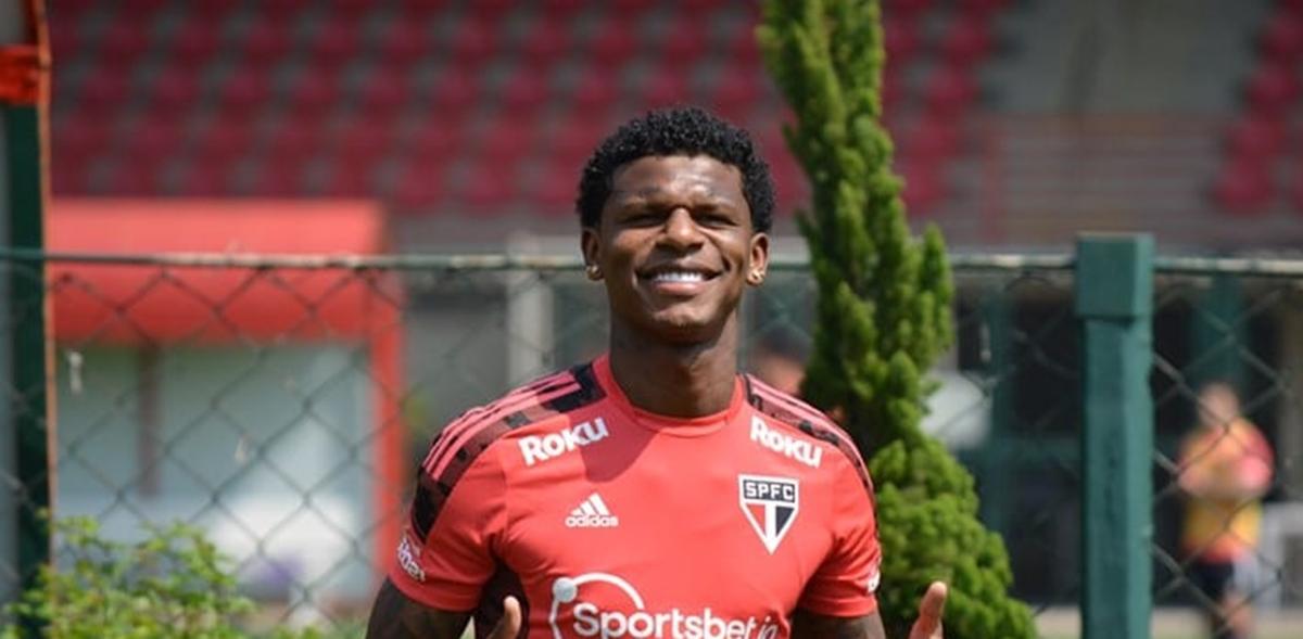 Zagueiro vive situação indefinida no clube (Foto/Erico Leonan/SPFC)