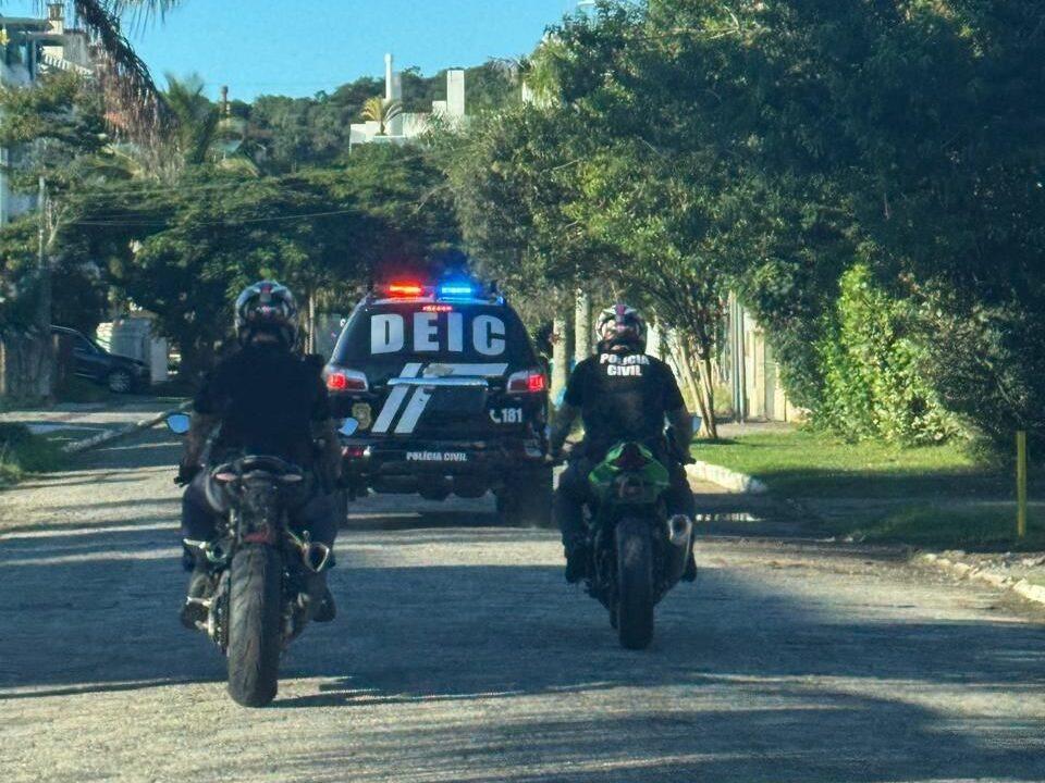 De acordo com a corporação, o esquema consistia em usar negativas administrativas do plano para, em seguida, judicializar os pedidos cirúrgicos (Foto/Divulgação PCSC)