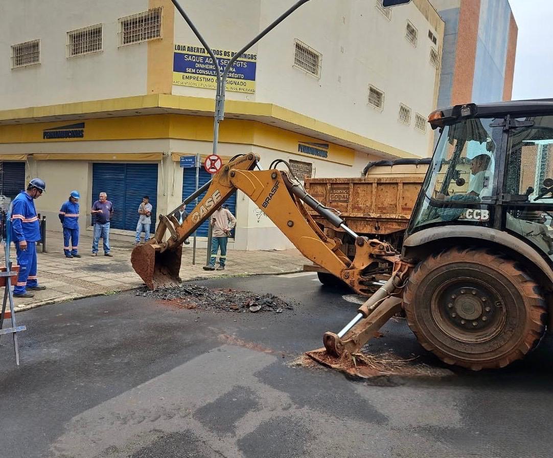 Um novo trecho da via passa a ser fechado, enquanto o quarteirão já concluído segue bloqueado por causa da continuidade do projeto de revitalização (Foto/Divulgação Codau)