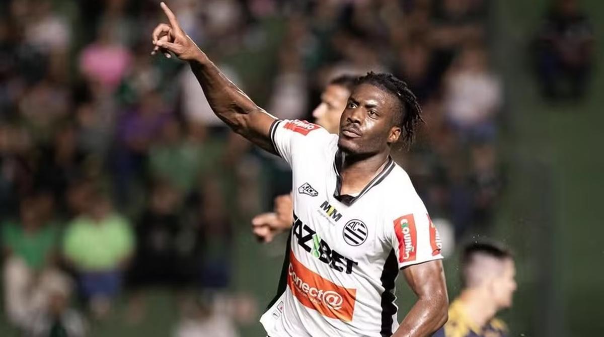 Ronaldo Tavares, do Athletic, é observado pelo clube após se destacar com gols na temporada (Foto/Matheus Dutra)