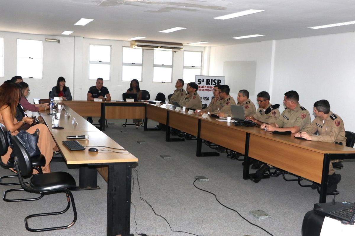 Autoridades e representantes das forças de segurança participam, em Uberaba, de reunião que marcou o retorno da metodologia IGESP na 5ª RISP, com foco na integração e no fortalecimento das ações de combate à criminalidade (Foto/Sergio Texeira/5ªRPM)