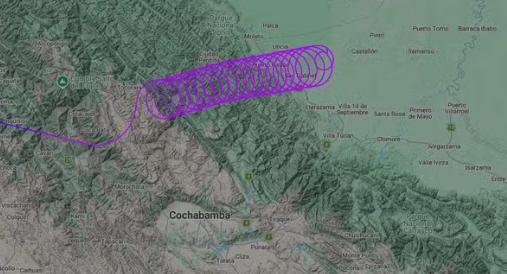 Uma aeronave de pequeno porte caiu na Bolívia após permanecer cerca de duas horas voando em círculos sem contato com o controle aéreo (Foto/Reprodução)