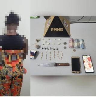 Materiais apreendidos durante a ocorrência, incluindo drogas, dinheiro, faca e aparelhos celulares (Foto/Divulgação)