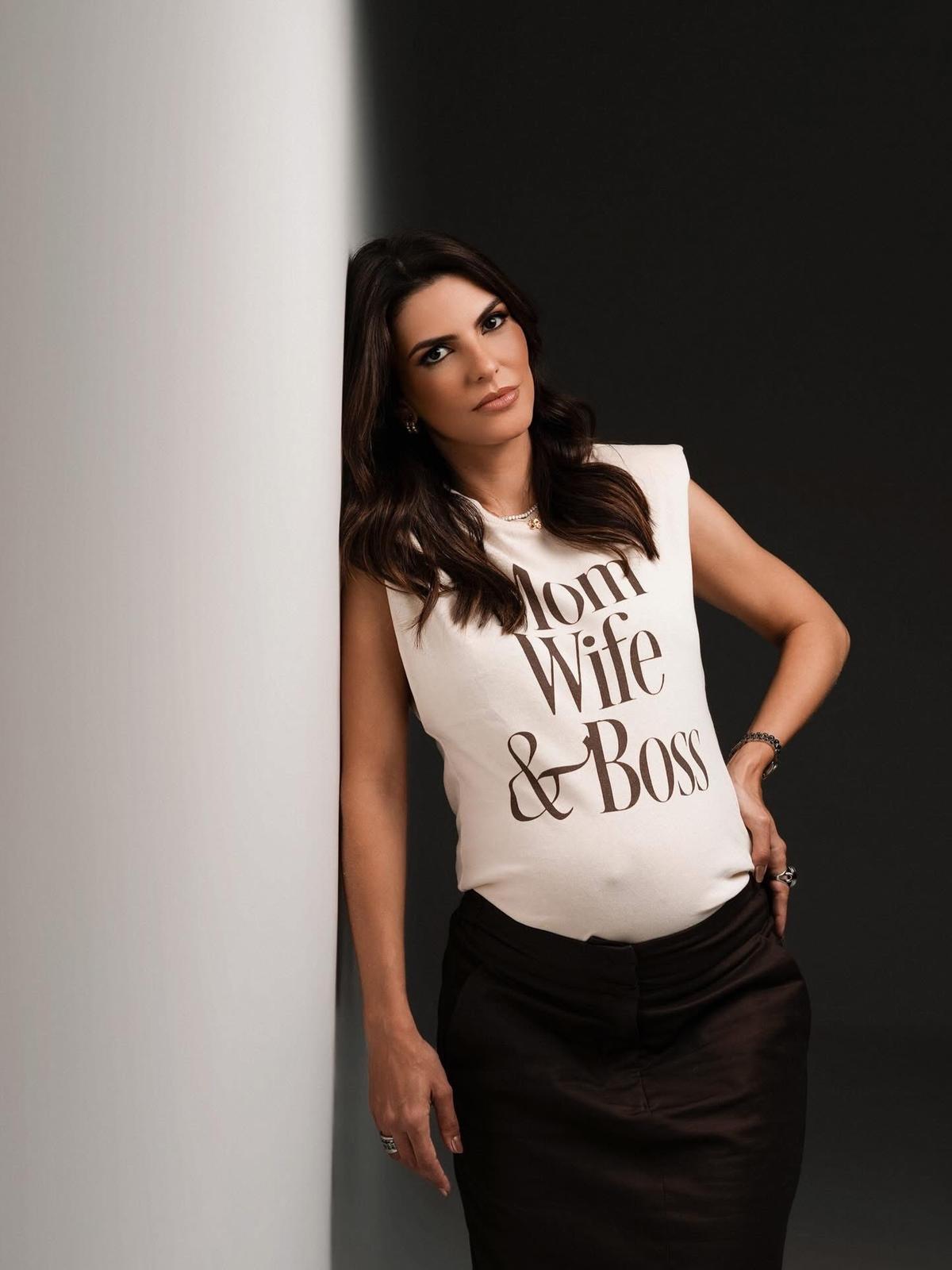 Vitória Rodrigues assoprou as velinhas no dia 17/04. Parabéns e muitas felicidades! Na foto, ao lado do filho Joaquim e do marido, Fernando. (Foto/Divulgação)