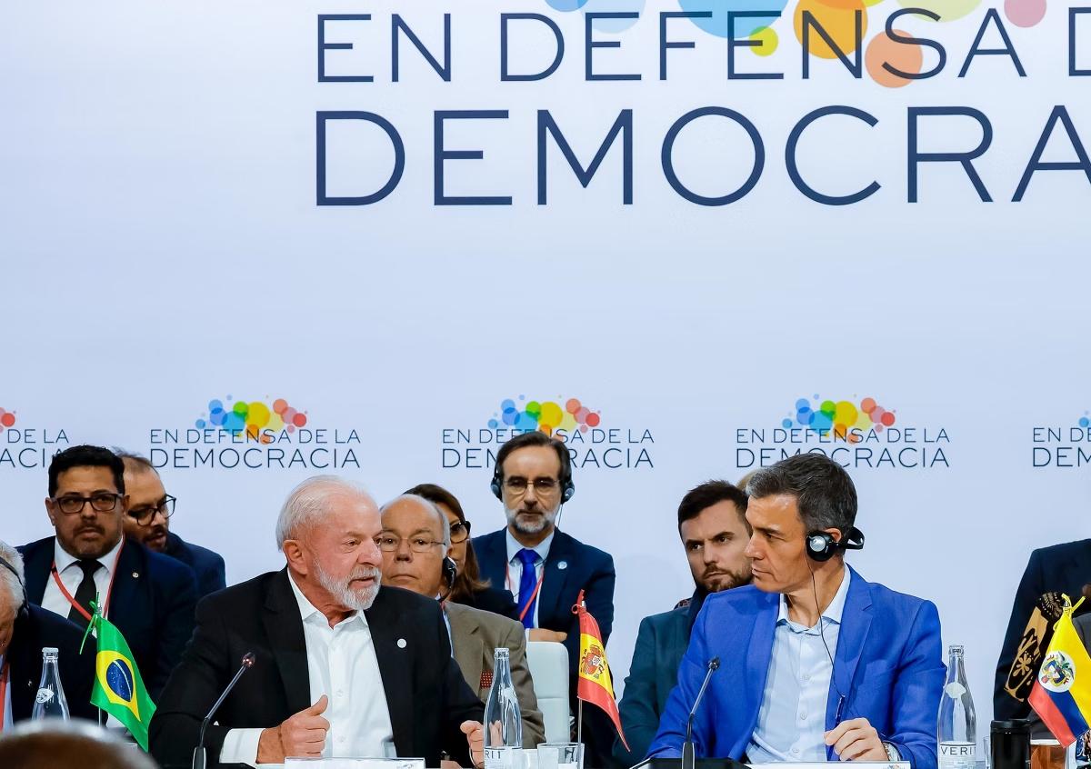 Lula discursa na 4ª Reunião de Alto Nível do Fórum em Defesa da Democracia, em Barcelona (Foto: Ricardo Stuckert/Presidência da República)