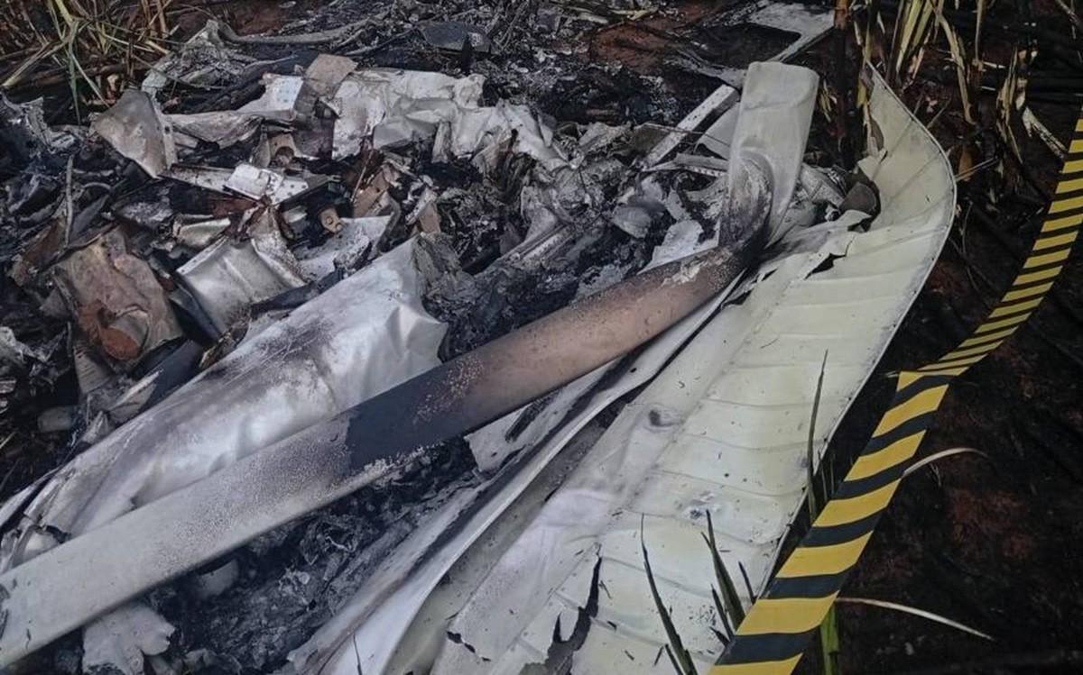 Destroços do acidente de avião em Altair (SP) (Foto: Polícia Militar/Divulgação)