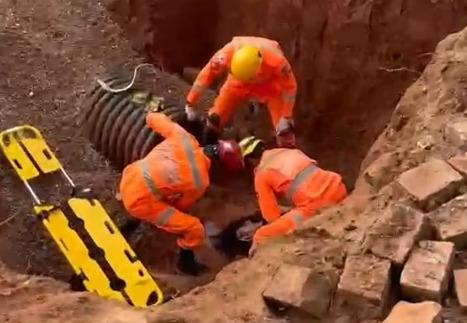 Na semana que passou, uma mulher caiu em vala de três metros e precisou de resgate do Corpo de Bombeiros (Foto/Reprodução)