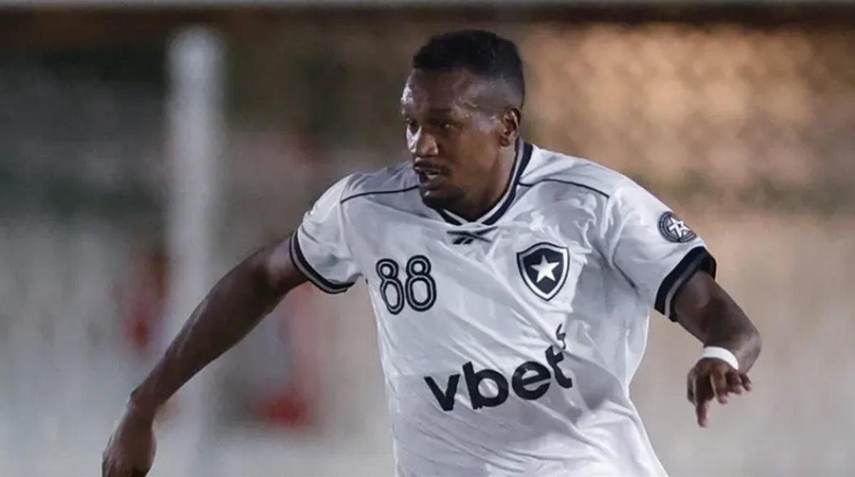 Edenilson foi o melhor jogador do Botafogo contra a Chape (Foto/Vitor Silva/Botafogo)