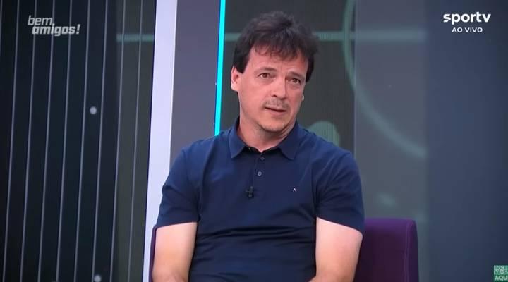 Fernando Diniz está preocupado com a situação do Corinthians. Ele teme o pior (Foto/“Bem Amigos)