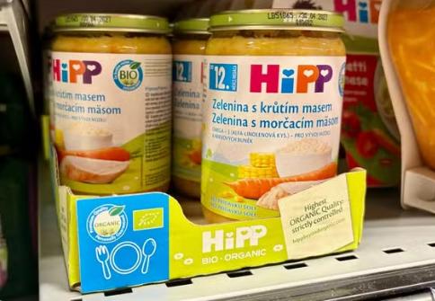 Vista da comida para bebês HIPP em uma prateleira, em České Budějovice, República Tcheca, domingo, 19 de abril de 2026 (Foto/Foto AP/Stanislav Hodina)