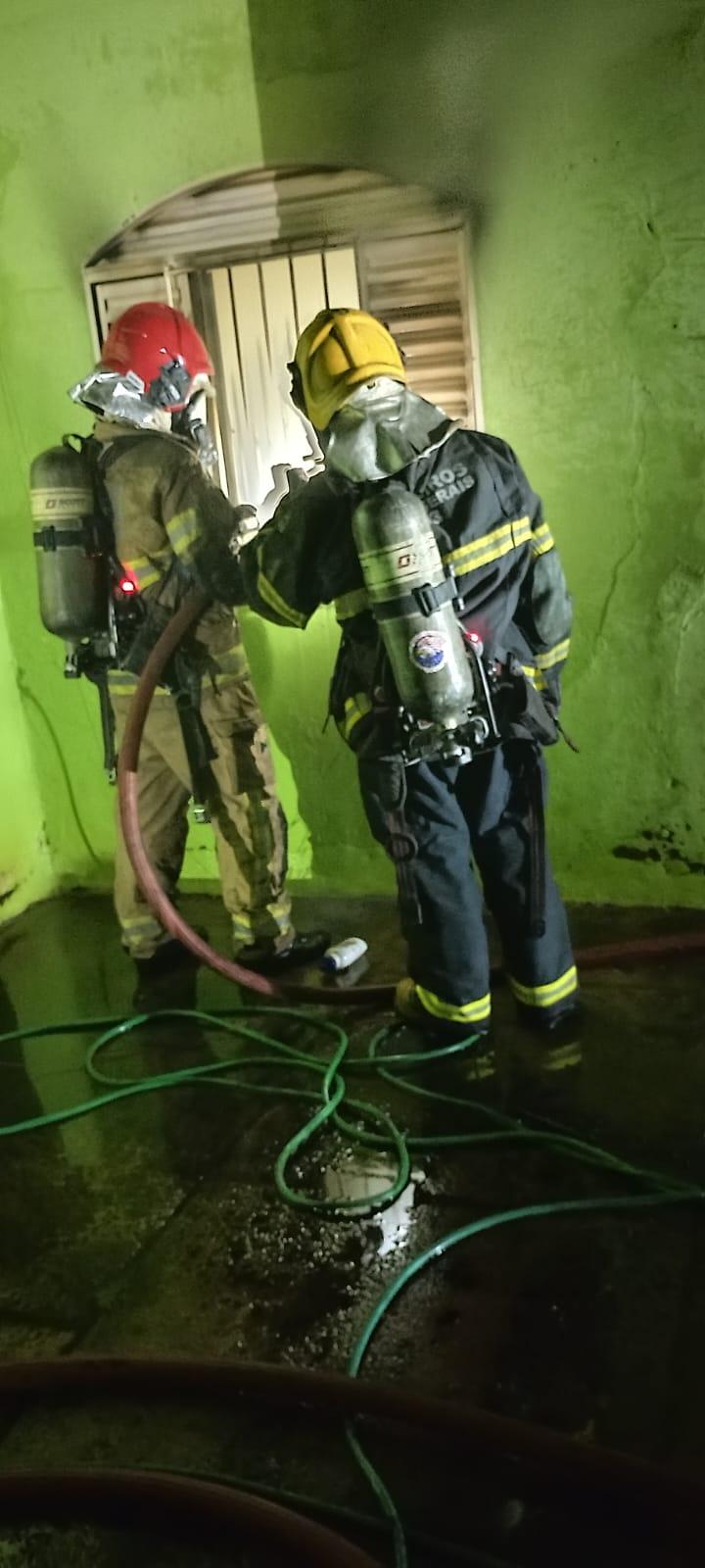 Suspeita é que o incêndio tenha sido provocado (Foto/Divulgação)
