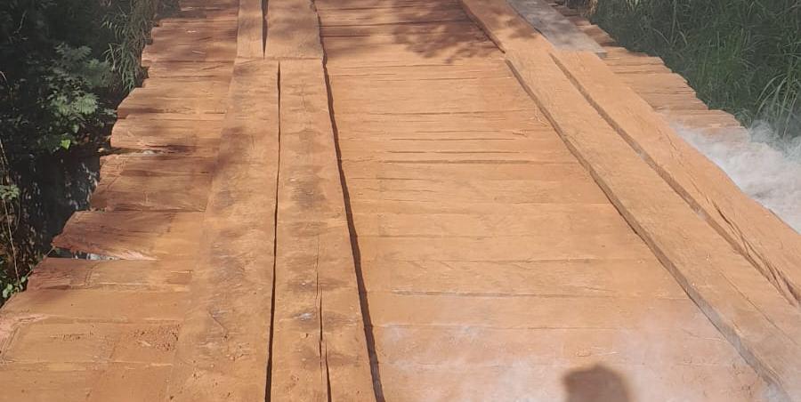 Após reclamação, Prefeitura repara ponte em acesso a Peirópolis, em Uberaba