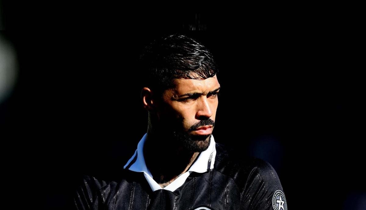 Clube paulista negocia com empresário de Alexander Barboza e estuda contratação ainda em 2026 (Foto/Vitor Silva/Botafogo)