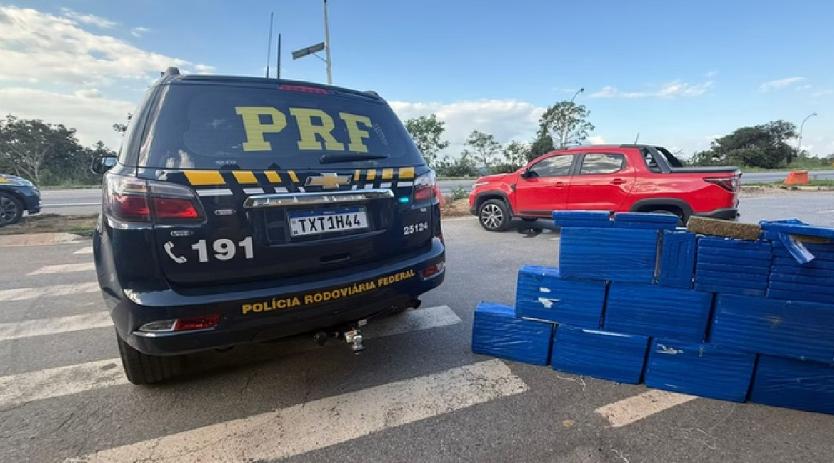 Veículo foi interceptado próximo a uma unidade operacional da corporação, onde foi montado um bloqueio (Foto/PRF/Divulgação)