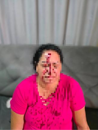 Vassoura apreendida pela Polícia Militar foi utilizada pelo autor para agredir a própria mãe, durante a ocorrência no Ilha de Marajó (Foto/Reprodução)