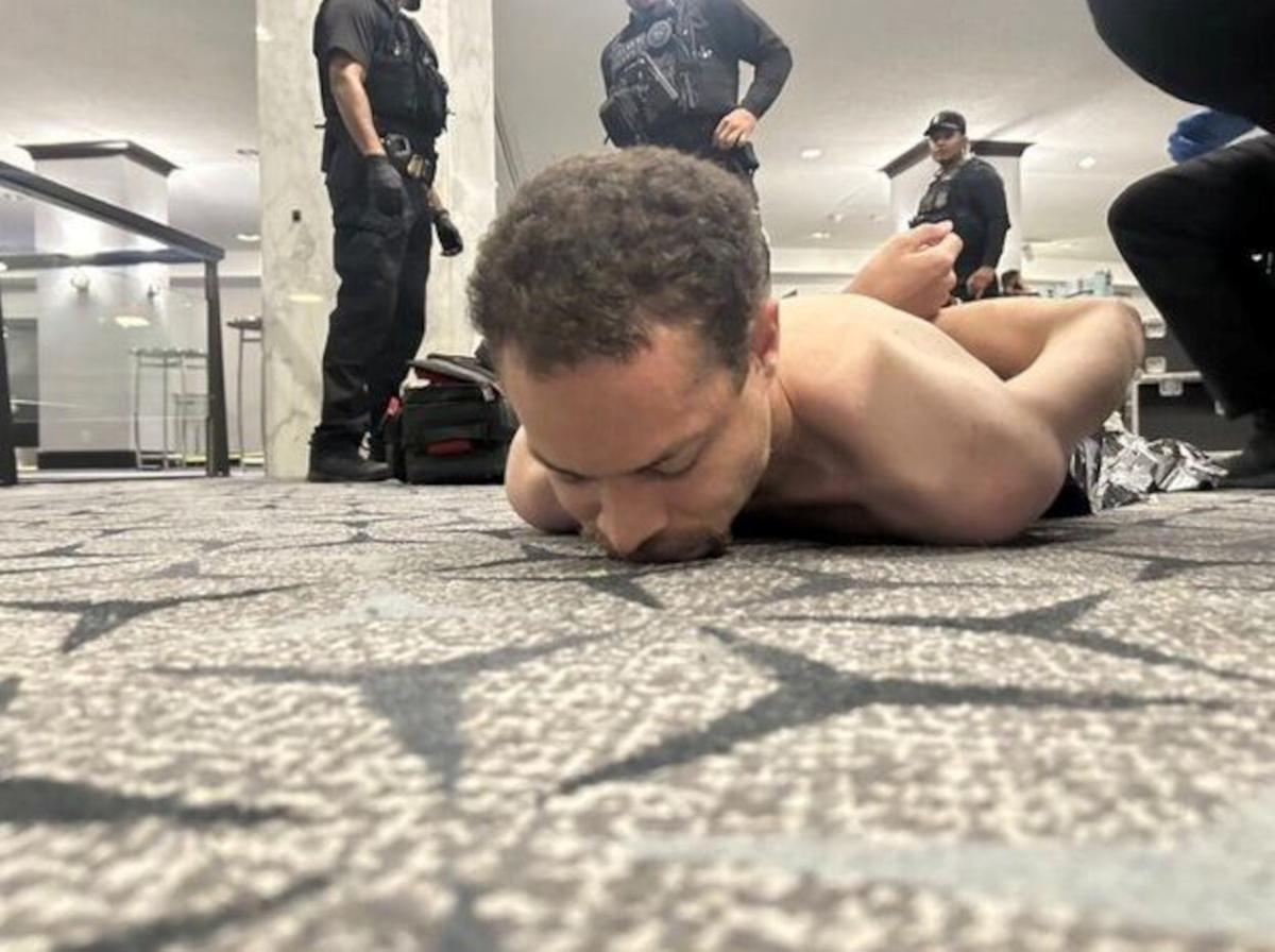 Presidente dos EUA Donald Trump divulga foto do homem que foi detido suspeito pelo tiroteio no jantar anual com os correspondentes da Casa Branca. (Foto/Truth Social/Reprodução)