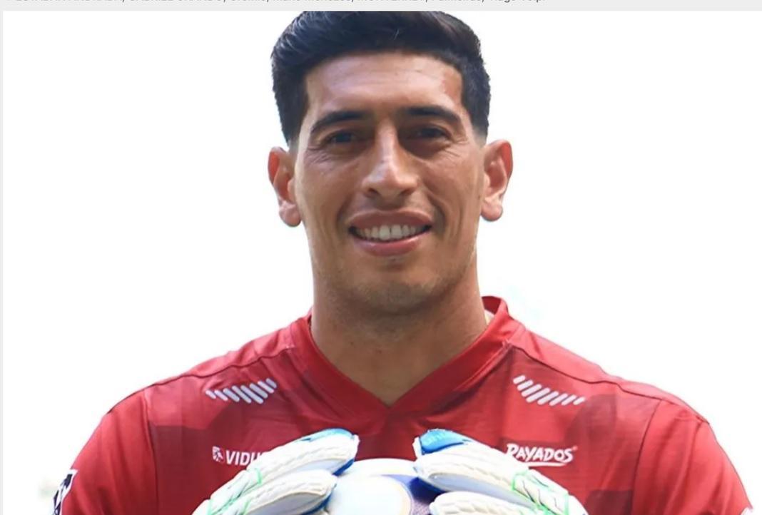 Estebán Andrada acerta soco em adversário após expulsão em jogo decisivo contra o rebaixamento (Foto/Rede Social X)