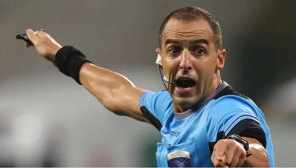 O juiz Esteban Ostojich foi o pior homem em campo. Infelizmente ele não esteve à altura do jogo de ontem (Foto/César Greco/Palmeiras)