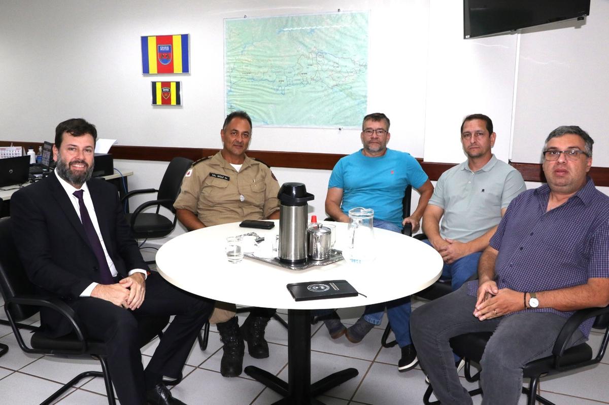Autoridades da segurança pública e do Ministério Público se reúnem em Uberaba para fortalecerem a integração institucional e alinharem estratégias conjuntas de combate à criminalidade (Foto/Sérgio Teixeira/5ªRPM)