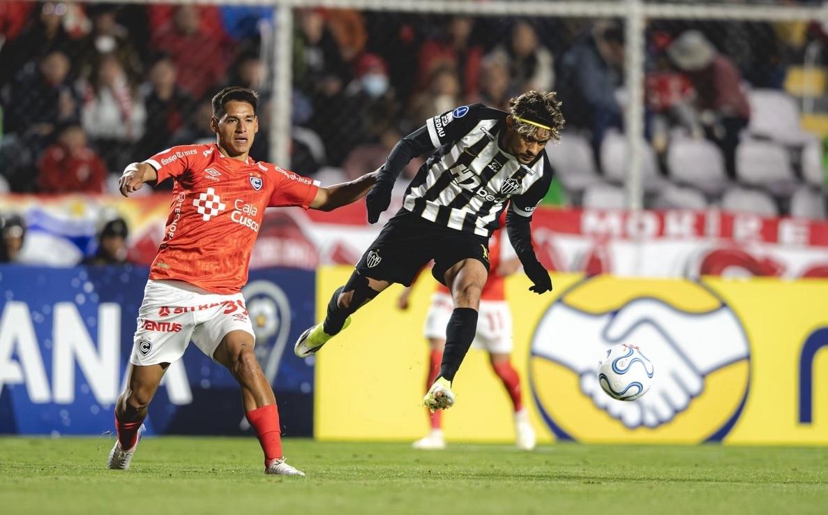 Gustavo Scarpa não conseguiu reverter o resultado e o Galo ocupa a última colocação do Grupo B (Foto/Pedro Souza)