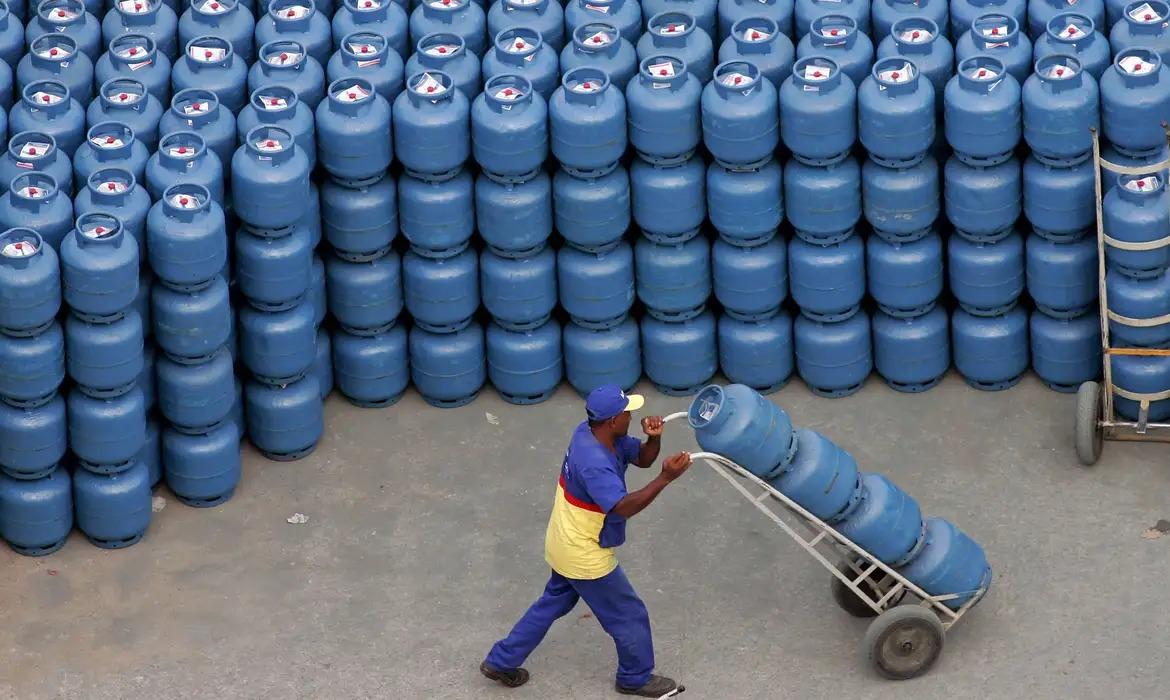 CNPE tem resolução publicada no Diário Oficial da União e estabelece diretrizes para o mercado de GLP. Medida fortalece o funcionamento do setor no contexto do Gás do Povo, sem alterar regras do benefício às famílias (Foto/Reprodução)