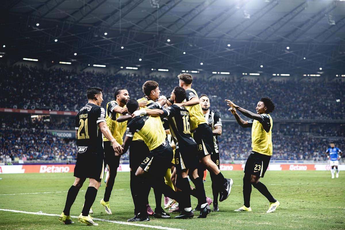 Equipe alvinegra é mais eficiente, faz 3 a 1 no Mineirão e interrompe reação do rival (Foto/Pedro Souza – Atlético)
