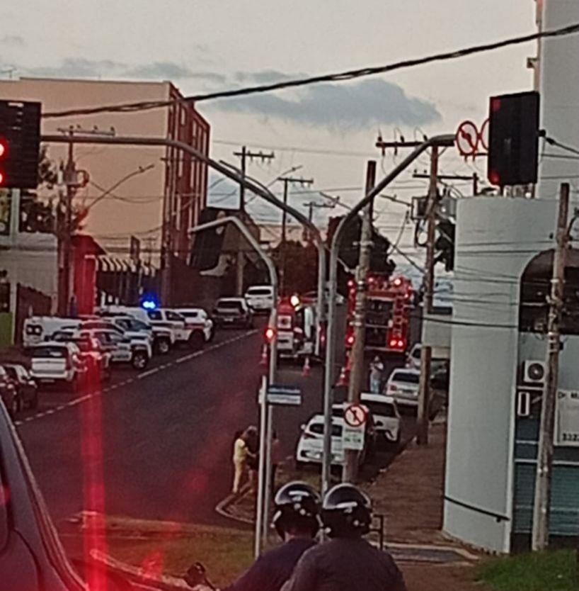 O fato chamou atenção dos vizinhos e quem passava pelo local (Foto/ Divulgação/Rede Social)