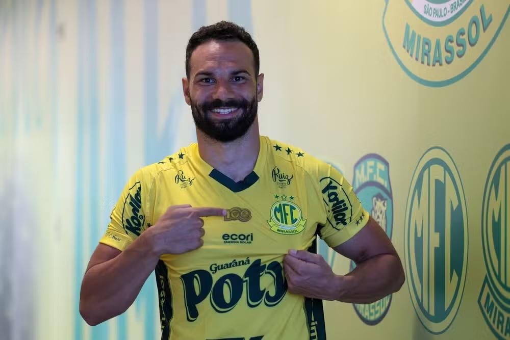 Equipe sofre dois gols no primeiro tempo, reage na etapa final, mas não evita derrota fora de casa (Foto/Edson Carioca/Mirassol)