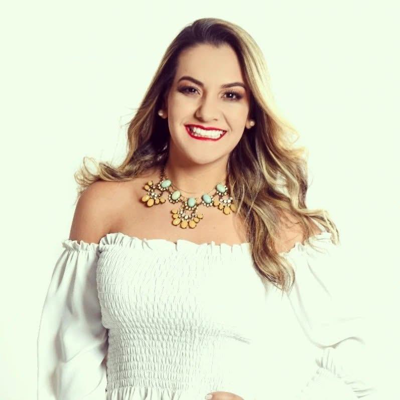 Hoje os brindes são para a querida médica Naiara Cabral, que celebra a chegada de um novo ciclo rodeada de carinho e admiração. Desejamos um dia iluminado e muitas felicidades! (Foto/Arquivo pessoal)