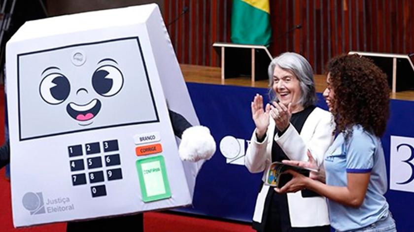 Ministra Cármem Lúcia participou do lançamento do mascote e da cerimônia de 30 anos da urna (Foto/Alejandro Zambrana/Secom/TSE)
