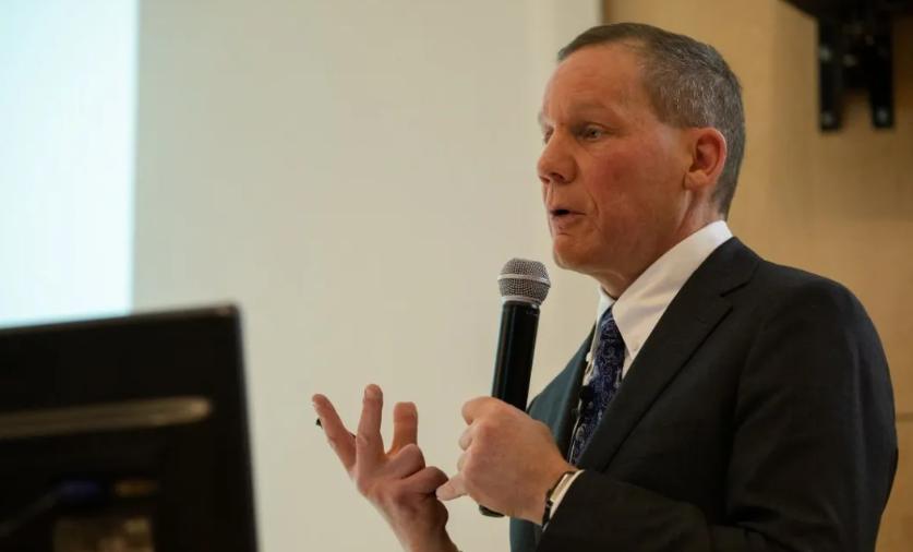 Charles Lieber, cientista americano, sofreu condenação após mentir para os EUA sobre pagamentos da China (Foto/Divulgação/Peking University)