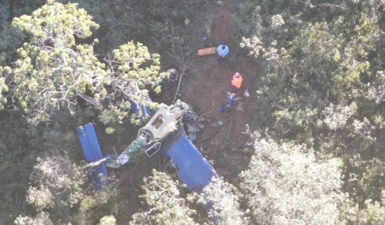 Aeronave que pulverizava canavial caiu em mata às margens da BR-365, em João Pinheiro (MG), no Noroeste do estado (Foto/Divulgação/CBMMG)