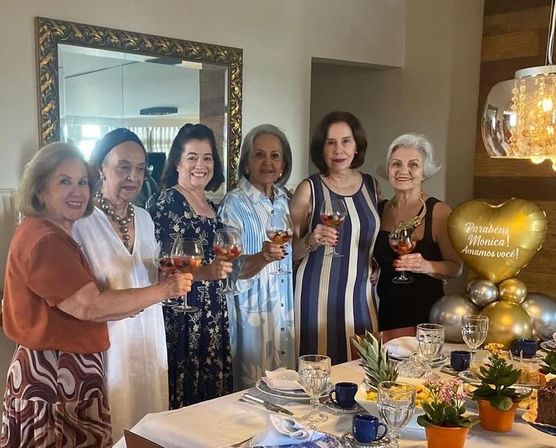 No mês passado foi dupla a comemoração dos aniversários de Telma Sabino e Mônica Paiva entre amigas (Foto/Arquivo pessoal)