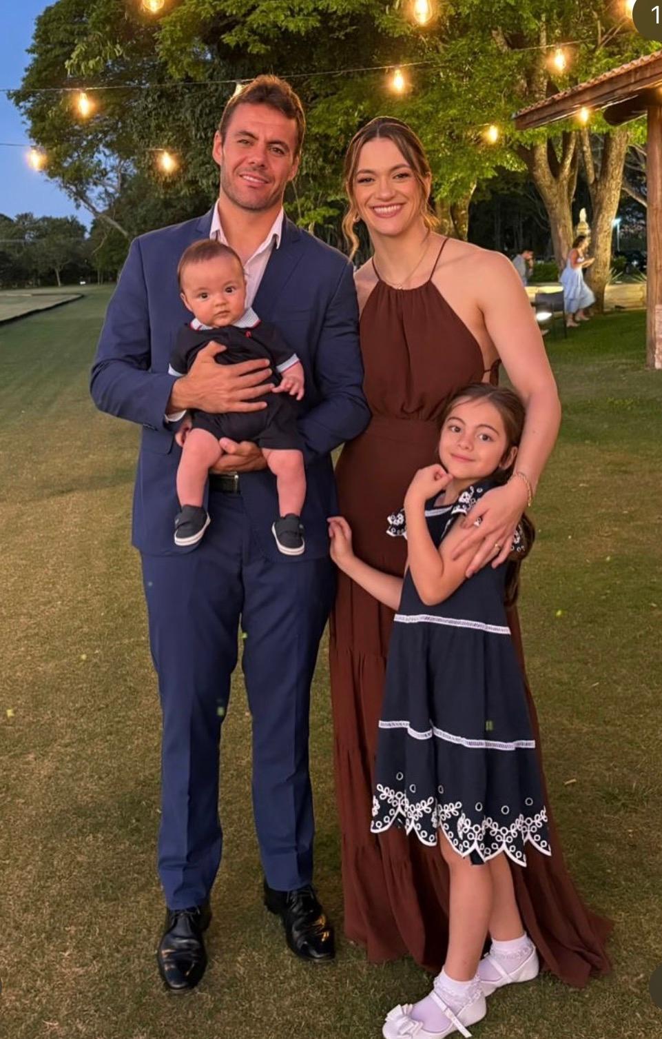 Tássia é inspiração de força e resiliência. Ao lado do marido, Bruno Botelho, é mãe de Júlia, Gabriel e da anjinha Luísa. (Foto/Arquivo pessoal)