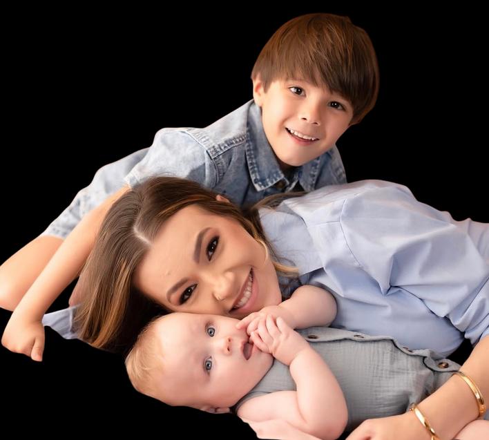 Jessica Sousa com seus filhotes Antônio e Francisco (Foto/Arquivo pessoal)