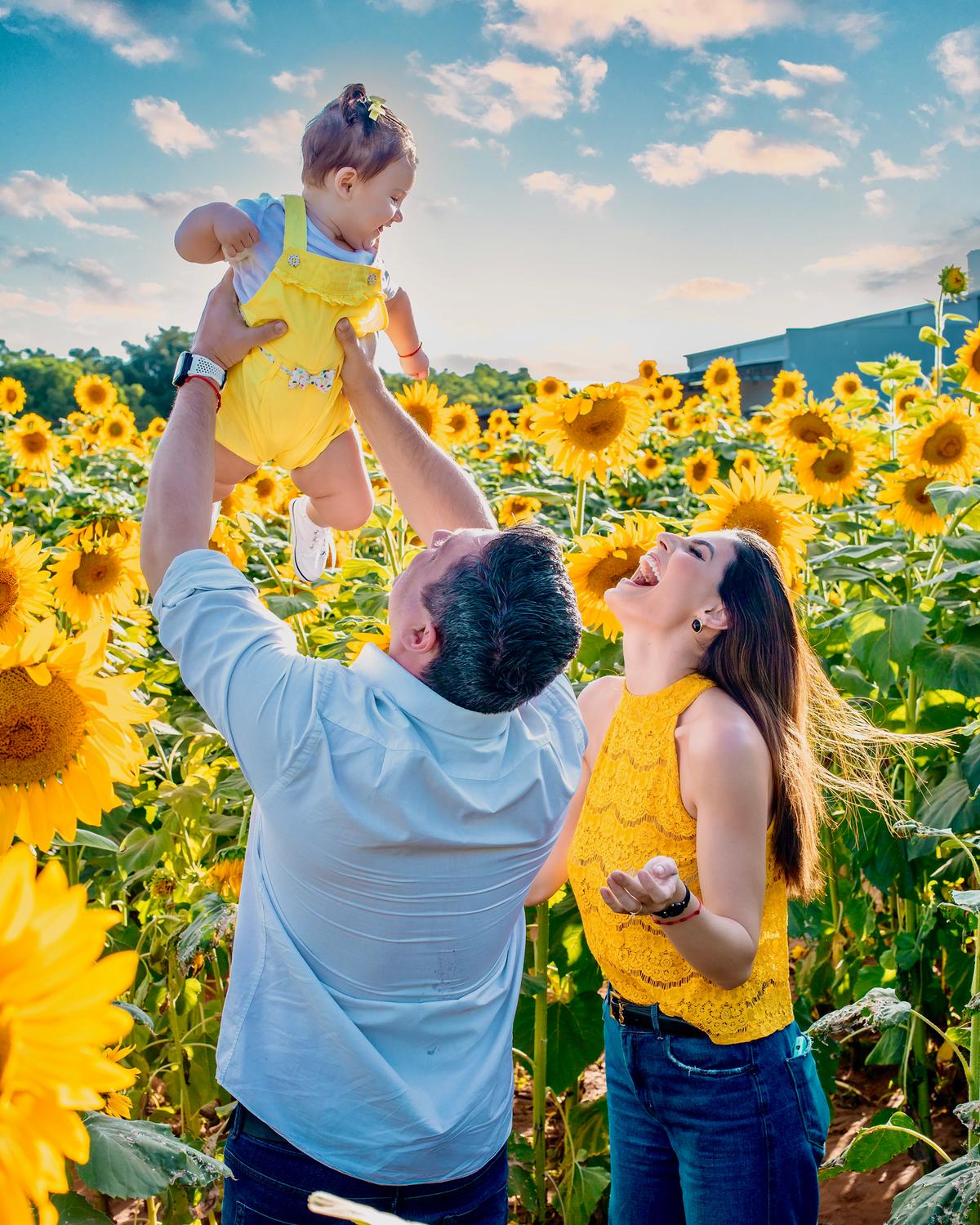 Lar é o lugar onde mora o nosso coração. E esse é o meu! Minha filha Helena e meu marido Tiago. A foto foi um belíssimo Clique de Lucas Costa (Foto/Lucas Costa)