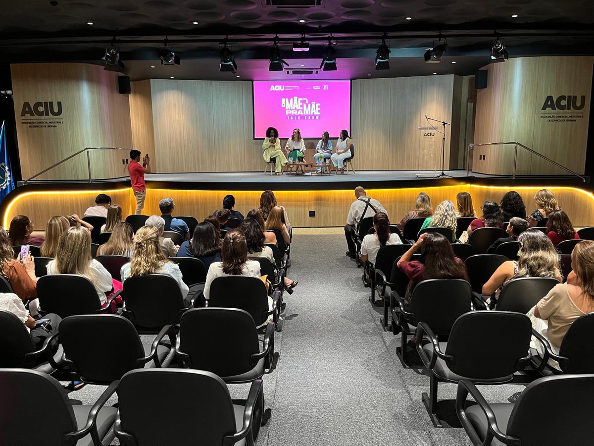Evento De Mãe para Mãe, promovido pela Aciu, debateu os desafios da maternidade e a conciliação com a vida profissional (Foto/Dvulgação)